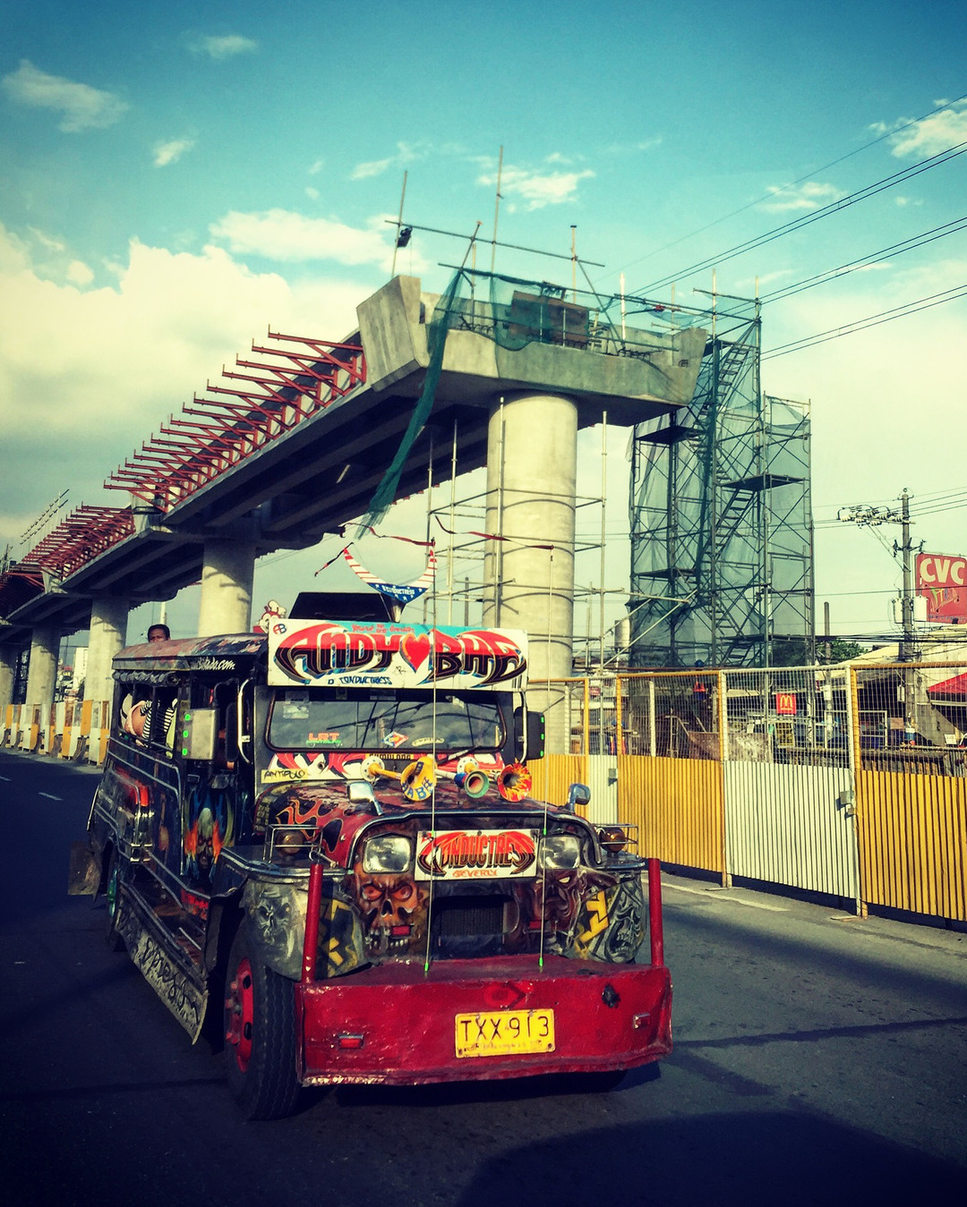 Jeepney en las calles de Cebu. Guía de Cebu que ver y hacer